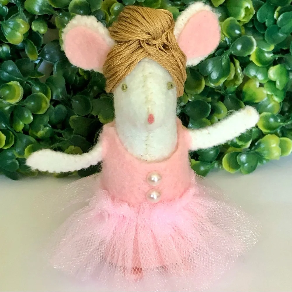 Ballerina Felt Mouse Art Doll Hand-sewn pink tutu hair bun Ballet handmade NWT